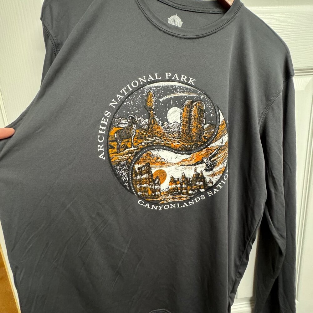 Yin Yang Arches and Canyonlands Long Sleeve Dark Gray T-shirt Men's Large